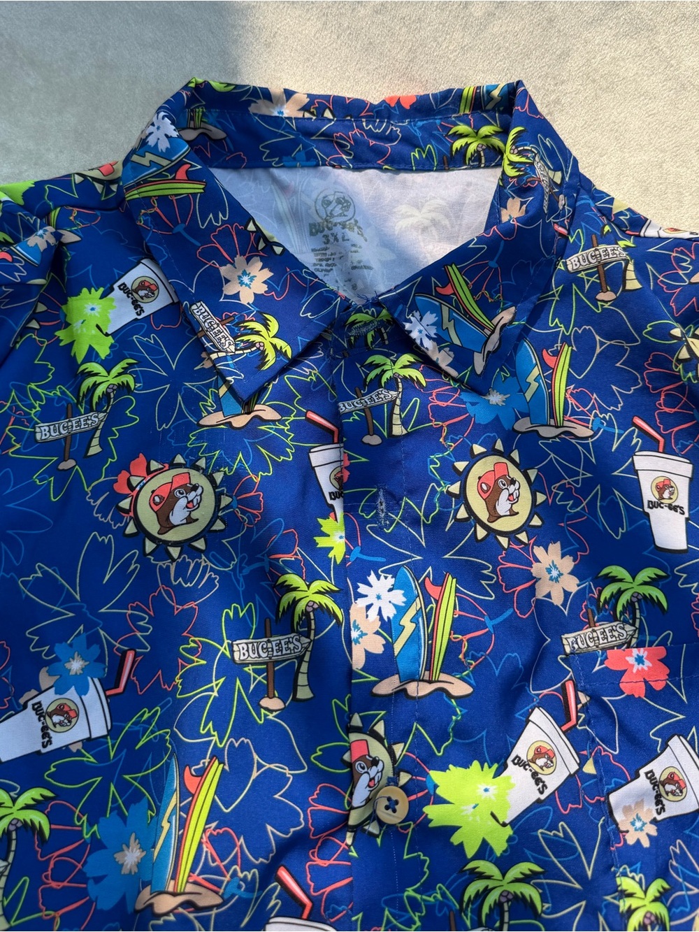 Buc-ee's Short-Sleeve Blue Tropical Button-Down Shirt